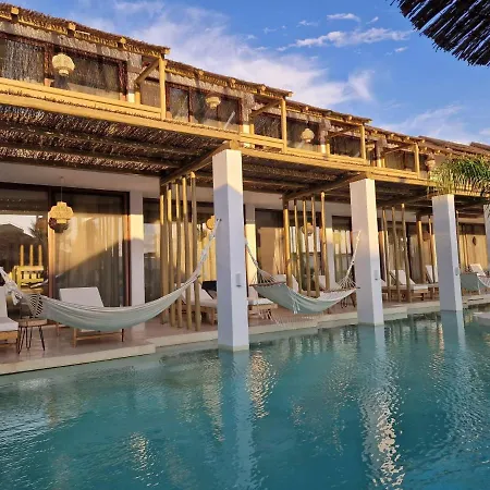 Alia Luxury And 3*