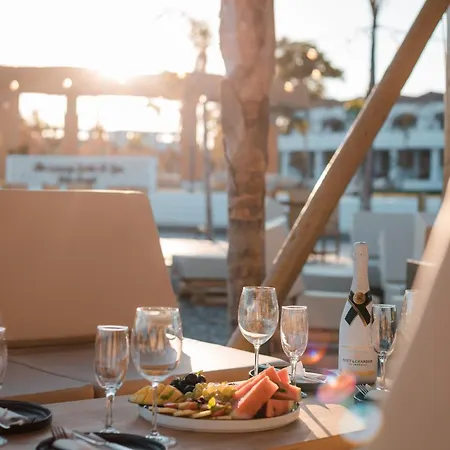 Alia Luxury And Hotel 3*