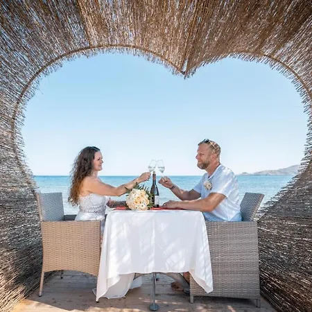 Alia Luxury And Hotel
